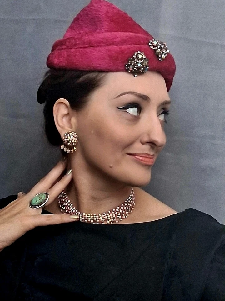 De colección. Icónico sombrero de fieltro rosa New Look de mediados de los años 50!!! Excelente estado  Foto 2 de 4