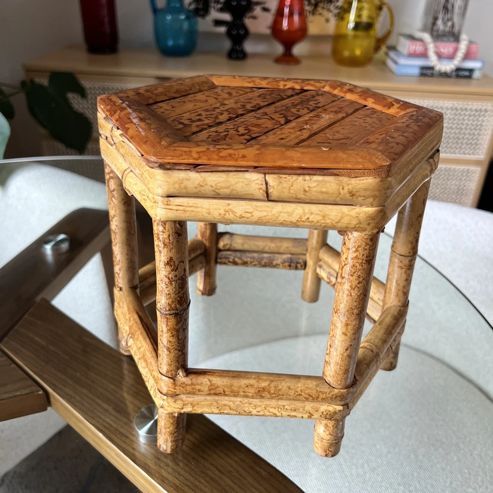 Soporte hexagonal de bambú quemado retro años 70 elevador de plantas mesa pequeña boho costero Foto 4 de 4