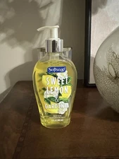 Softsoap Sweet Lemon & Gardenia Hand Soap 13 FL OZ   *Please Read*