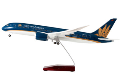 1:130 43CM Vietnam Airlines BOEING 787 Plane Landing Gear Resin Aircraft Model