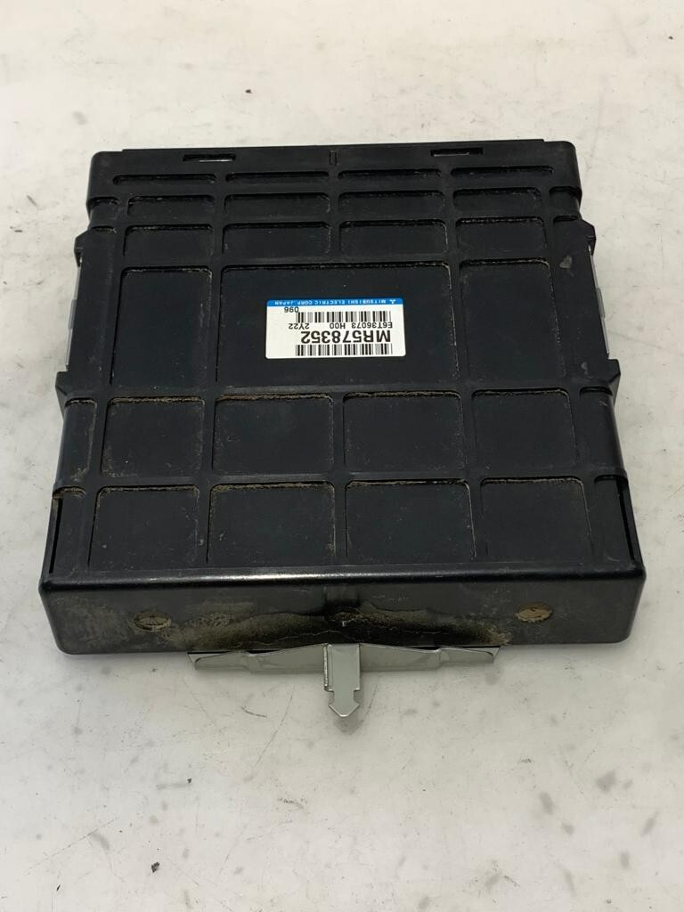2003 Mitsubishi Montero Sport Engine Control Unit ECU MR578352  