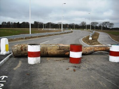 Photo 6x4 No through road: yet Whitburn/NS9464 Roads already laid out, a c2009