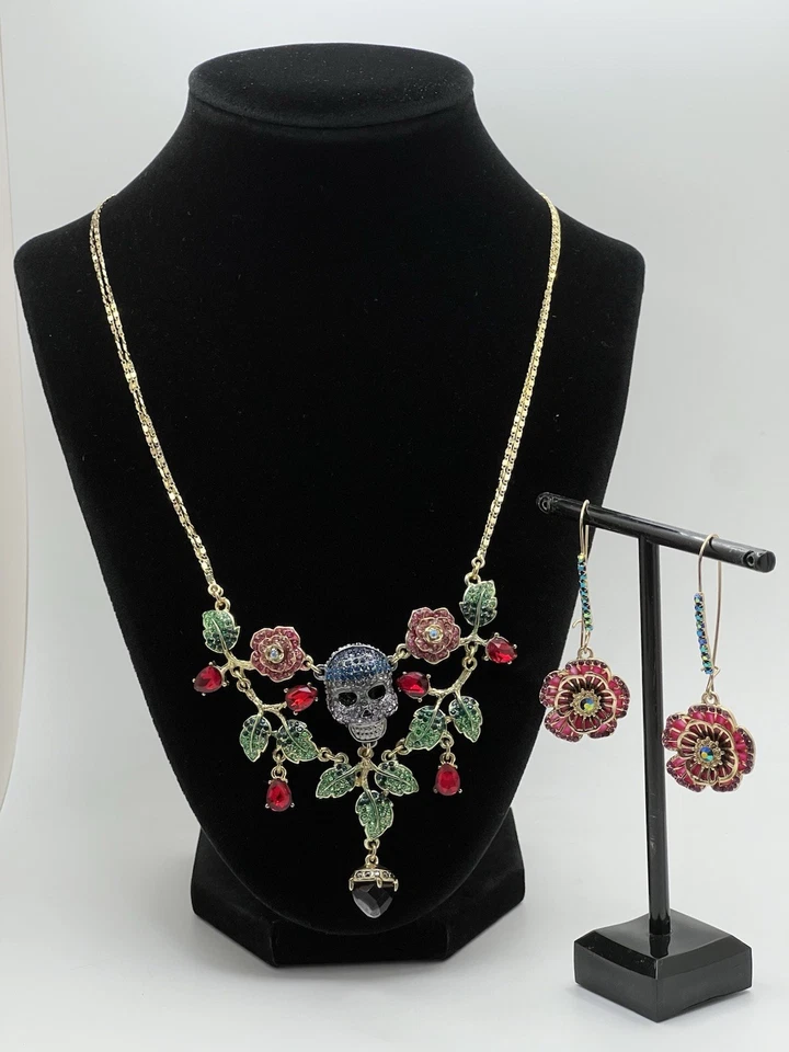 Betsey Johnson “Garden Of Excess” Bib Statement Necklace Skull/Flowers Halloween - Image 2 of 4