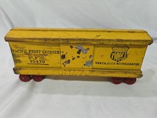 VINTAGE WOOD TRAIN CAR PACIFIC FRUIT EXPRESS YELLOW WITH RED WHEELS SCALE ho