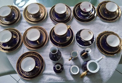 11 ''Lichte'' Sammelgedecke ''Fine China Echt Kobalt'' mit 22 Karat Echt Gold