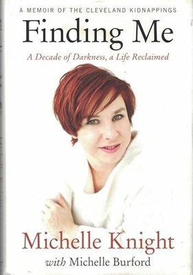 Finding Me: A Decade of Darkness, a Life Buch Grand Central Publishing