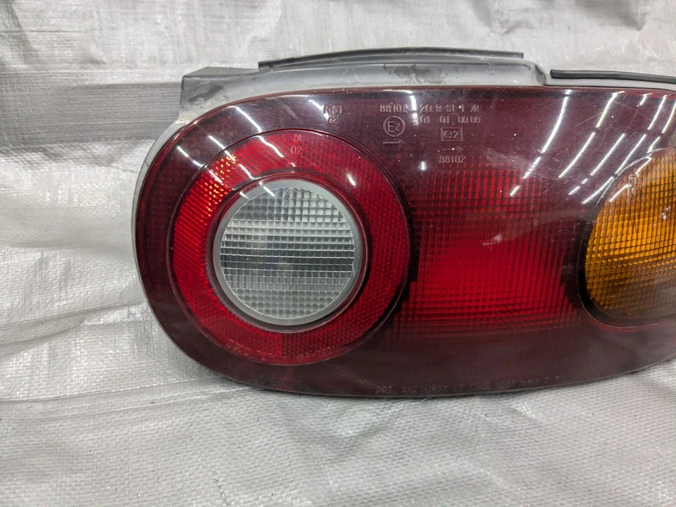 Luz trasera derecha pasajero Mazda MX-5 Miata 1990-1997 91NASU 90-97 Foto 2 de 4