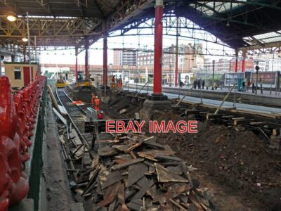 FOTO BAHNSTEIG 2 - MANCHESTER VICTORIA BAHNHOF AUF MINDESTENS B