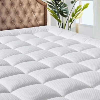 Full Size Quilted Mattress Pad Cooling Breathable Fluffy Mattress Topper