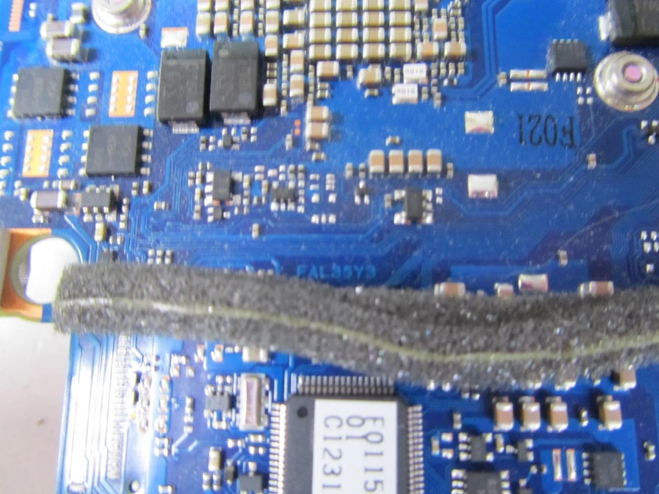 Genuine Toshiba Portege R835-P94 - i5-2450M 2.5GHz Main Board - FAL3SY3 - Tested - Image 4 of 4