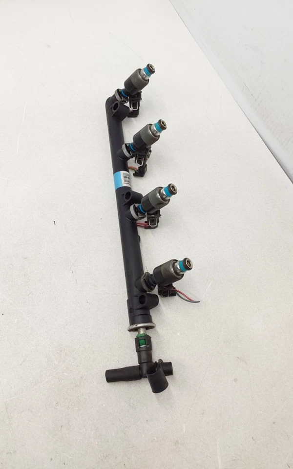 Conjunto de 4 inyectores de combustible Saturn 1998 OEM Foto 2 de 4