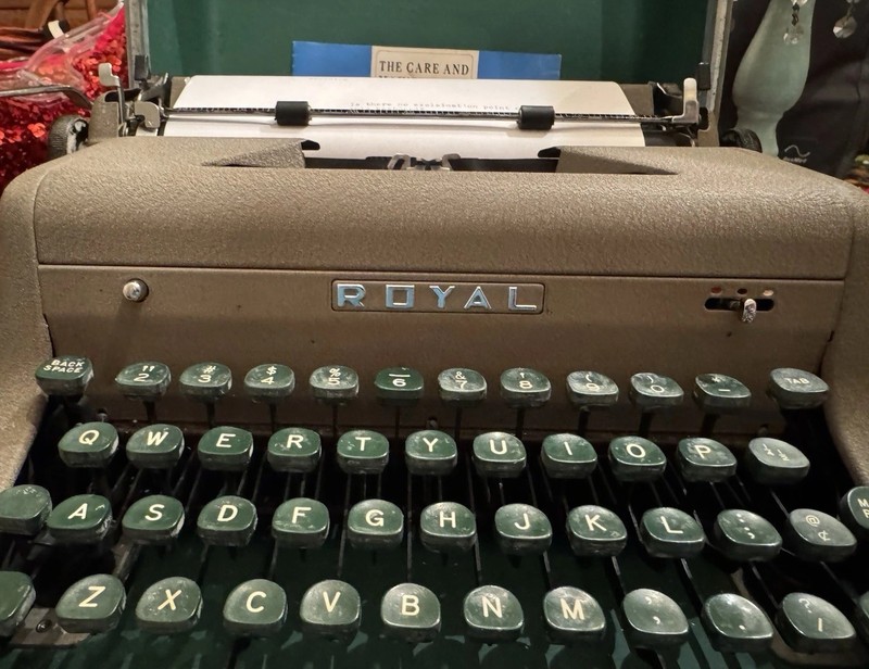 Vintage Quiet Deluxe  Typewriter - Green Keys W/ Case