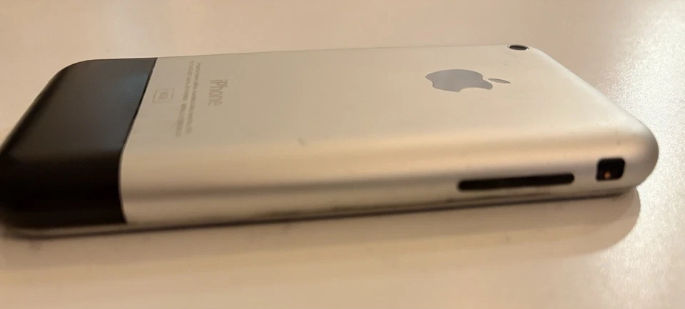 Apple iPhone 2G 8Gb (1st generation 8GB) - Immagine 2 di 4