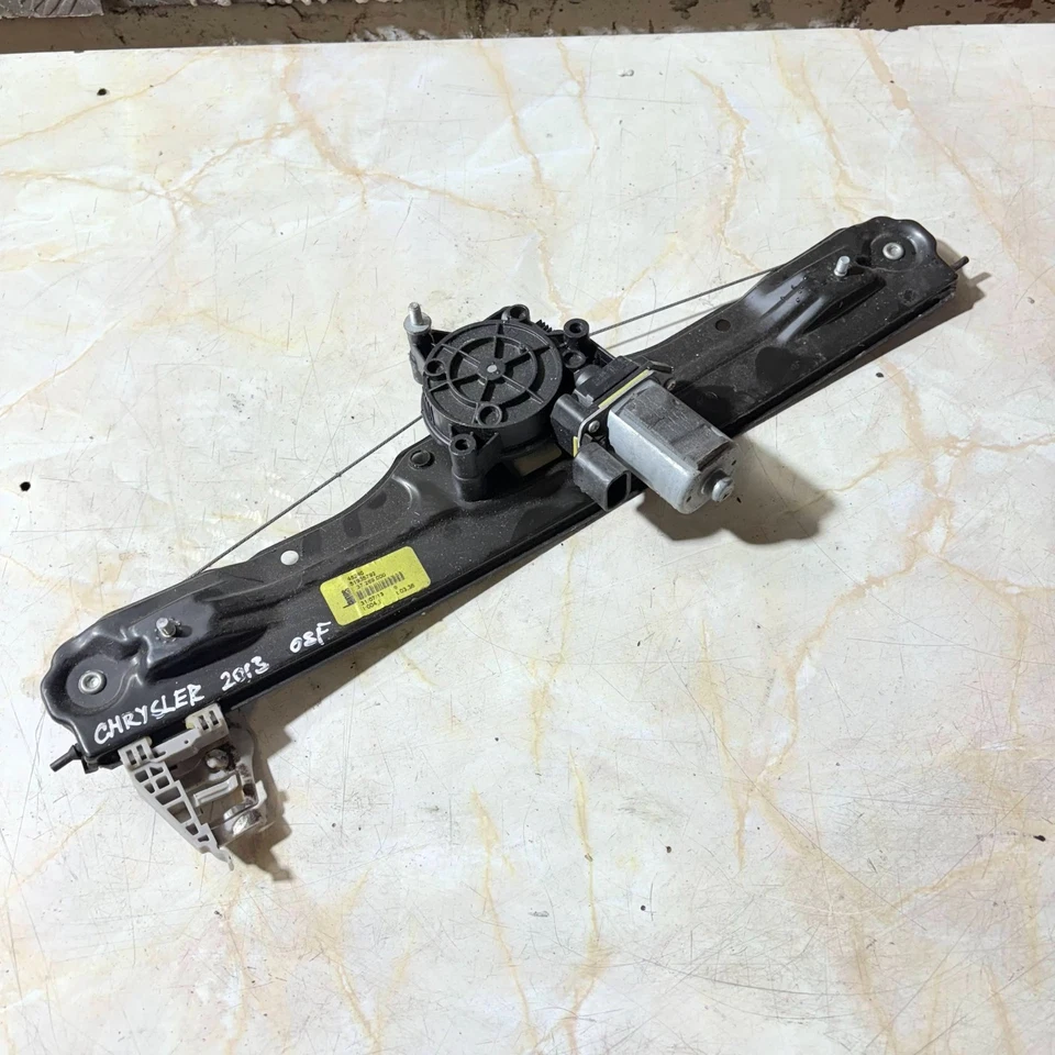 CHRYSLER 2013 5 DOOR WINDOW REGULATOR & MOTOR FRONT RIGHT SIDE - Image 2 of 4