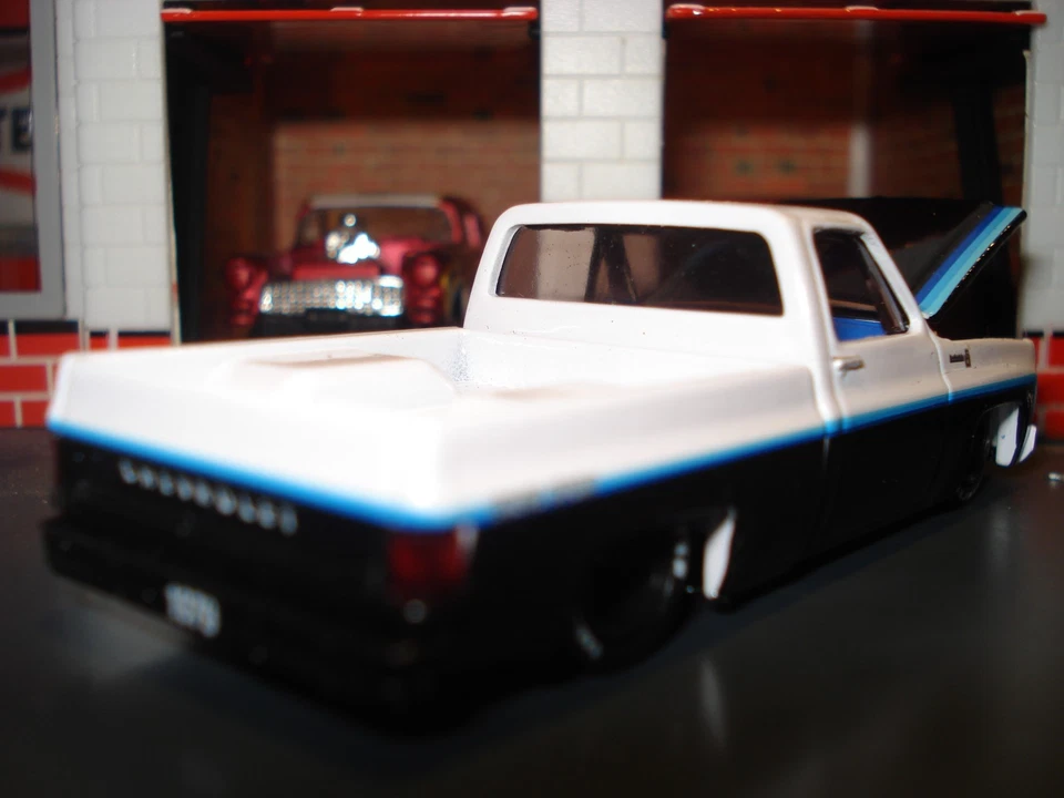 1979 CHEVROLET SILVERADO SS CUSTOM SQUARE BODY TRUCK LIMITED EDITION 1/64 M2 - Image 3 of 4