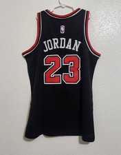 YOUTH CHICAGO BULLS Michael Jordan 23 Stitched Jersey Size Medium 10/12 NWT