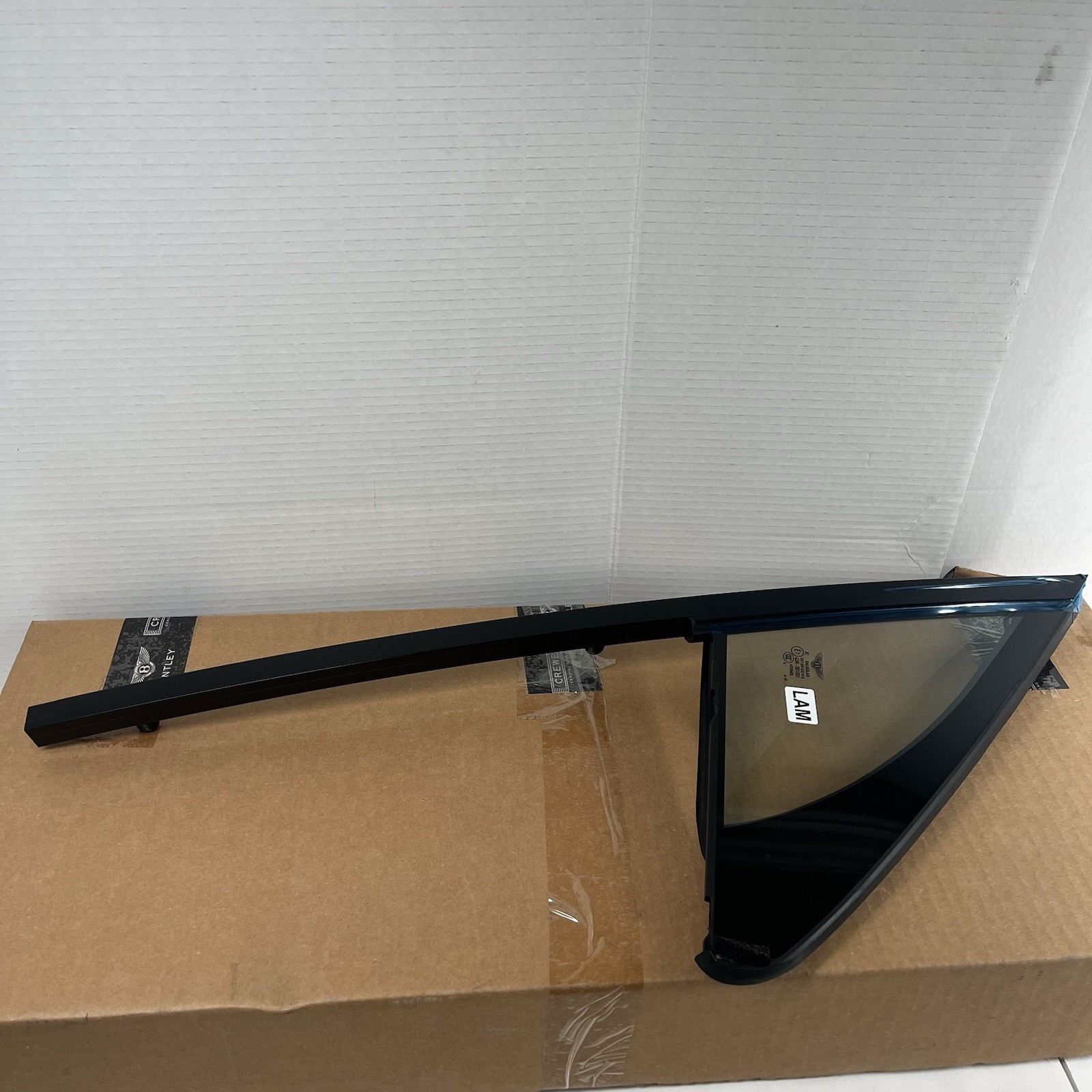 NEW 2015 - 2022 BENTLEY BENTAYGA FRONT RIGHT QUARTER GLASS 36A845114G OEM