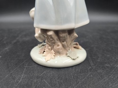 1983 Lladro Retired Autumn Girl # 5218 Figurine With Doll & Leaves
