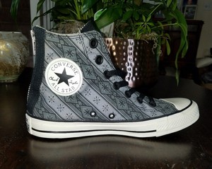 chuck taylor zipper