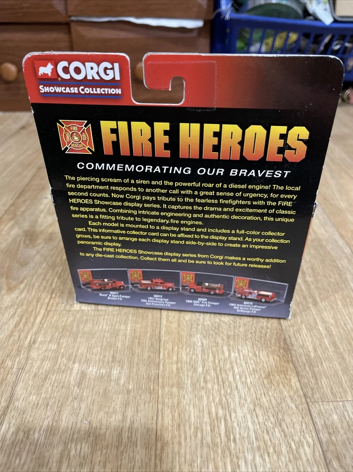 2001 CORGI FIRE HEROES 1953 PONTIAC VAN  Deputy Chief NEWARK FIRE DEPT New - Image 4 of 4