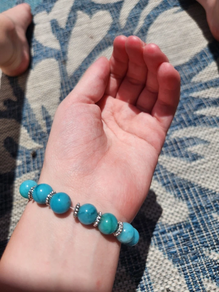 Pulsera Teñida Aguamarina Cuentas Cristal Elástico Hecha a Mano con Cuentas Espaciadoras de Metal Foto 3 de 4