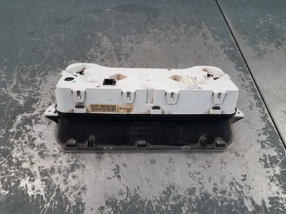 2006 Jeep Wrangler TJ Rubicon 4x4 Gauge Cluster #4801 M1 - Image 3 of 4