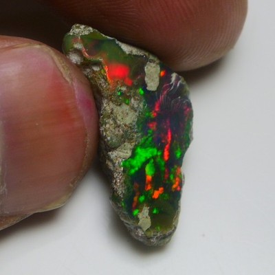 Glatter schwarzer Opal grob 9,55 kt natürlicher äthiopischer Welo Opal roh, S...
