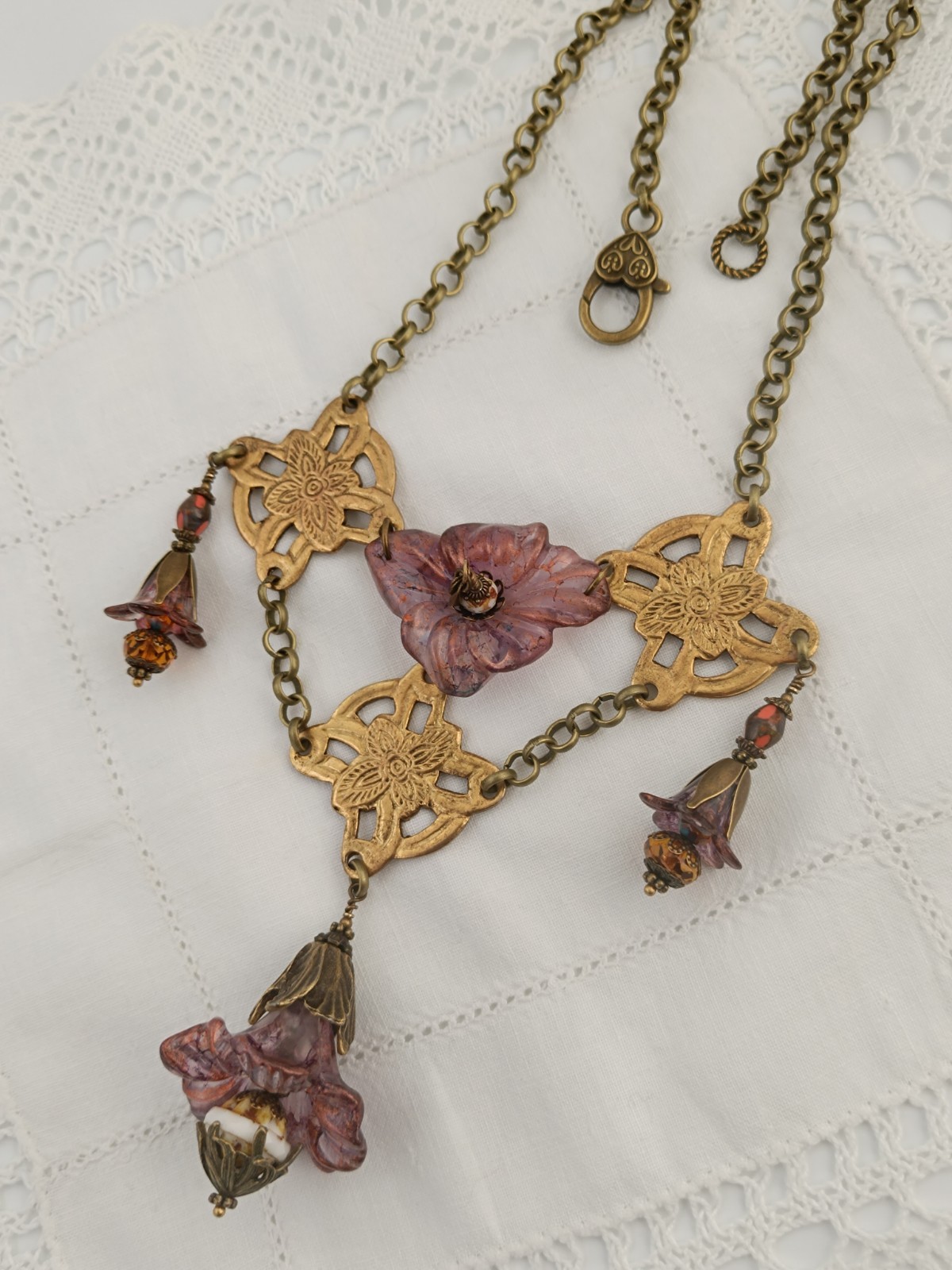 Collier baroque fleurs lucite verre tchèque bronze bijou romantique d'antan