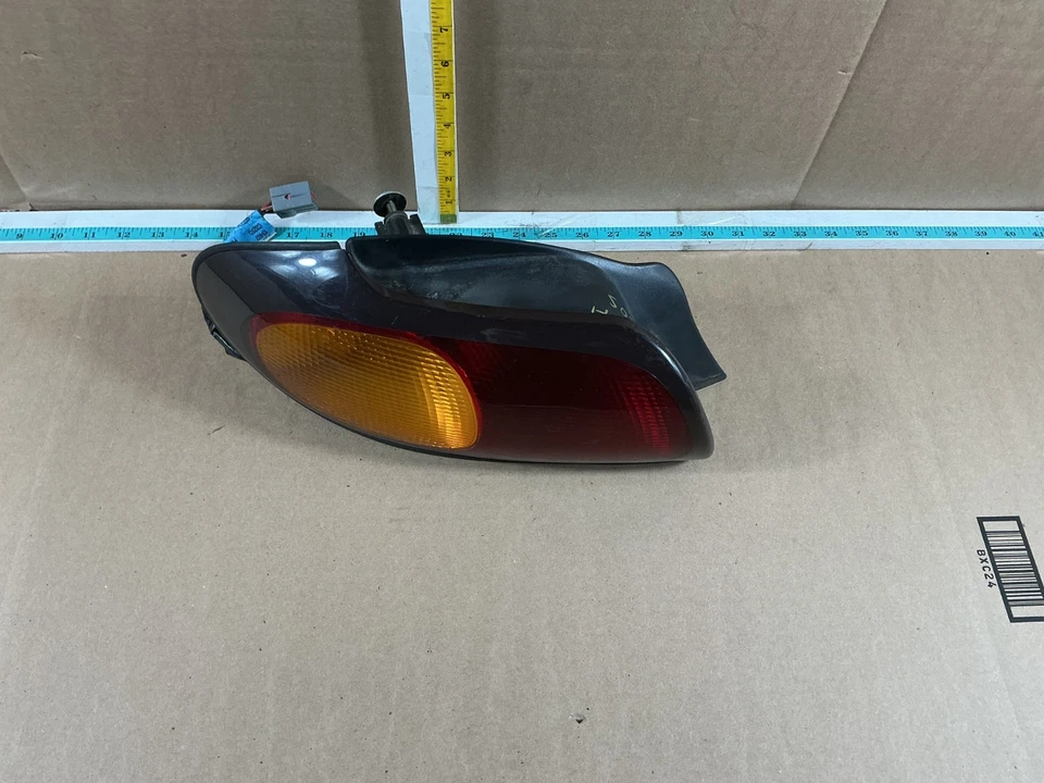 1996-1997 Ford Taurus Sedan Rear Left Driver Side Tail Light Assembly - Image 4 of 4