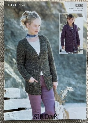 SIRDAR STRICKANLEITUNG 9880 FÜR STRICKJACKEN AUS FREYA-GARN ~ GRÖSSEN 24 - 46  BRUSTUMFANG