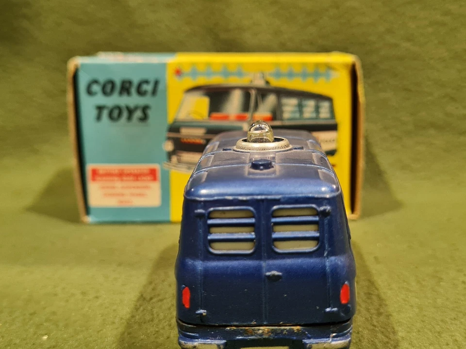 CORGI TOYS  464 COMMER VAN COUNTY  POLICE SCALA 1/43 - Immagine 3 di 4