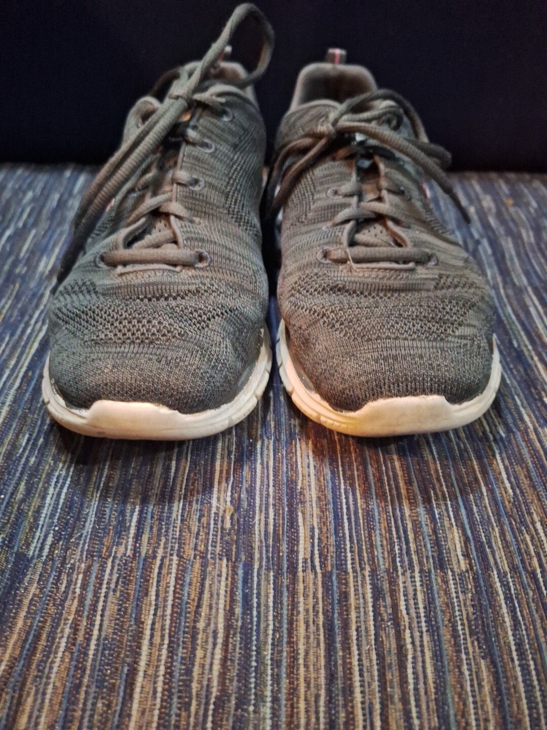 Womens Skechers Shoes Size 9