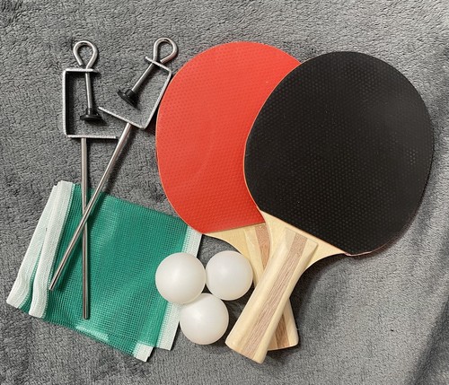 Juego de tenis de mesa portátil con red, 2 paletas, 3 pelotas y abrazaderas - con estuche de transporte - Imagen 1 de 2