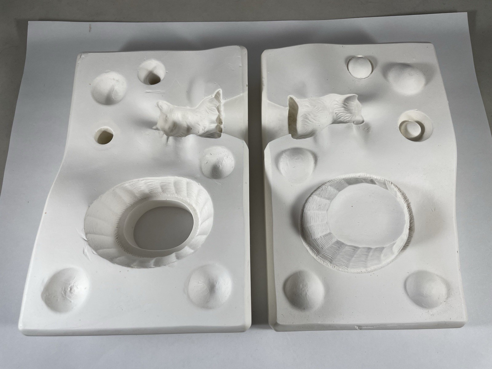 Vintage Iandola Mold Co Ceramic Slip Casting Mold Of Small Cat + Bed