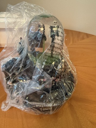 Vintage Nightmare Before Christmas Halloween Town Musical Snow Globe BRAND NEW - Picture 4 of 19