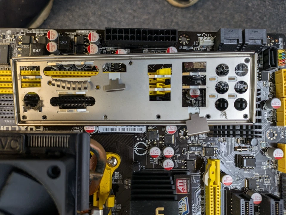 Foxconn A88gm Deluxe mATX Motherboard Socket AM3+ & AMD Phenom ii X6 & 4GB RAM - Image 4 of 4