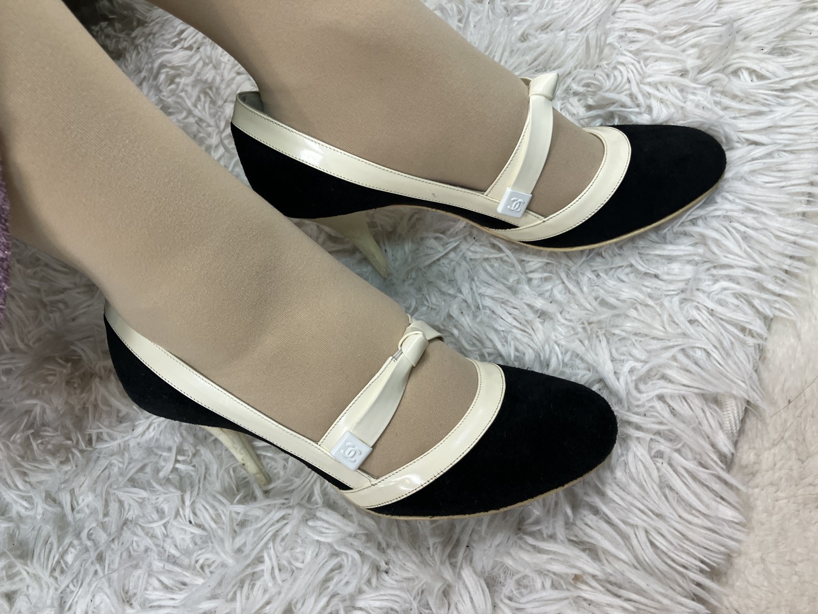 CHANEL Patent & Suede Pumps(US 6.25)(EU36.5) Black Ivory CC  Heels Made in Italy