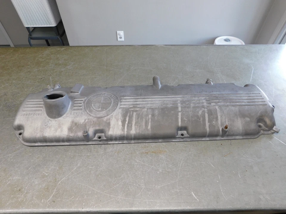 Cubierta de válvula de cilindro de motor BMW 535i 528i 635i 635CSi 735i L6 3.0 530i 630CSi Foto 4 de 4