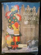"Happy Holiday Elves" Felt Wall Hanging Kit by Design Works  5116  New in Pkg.