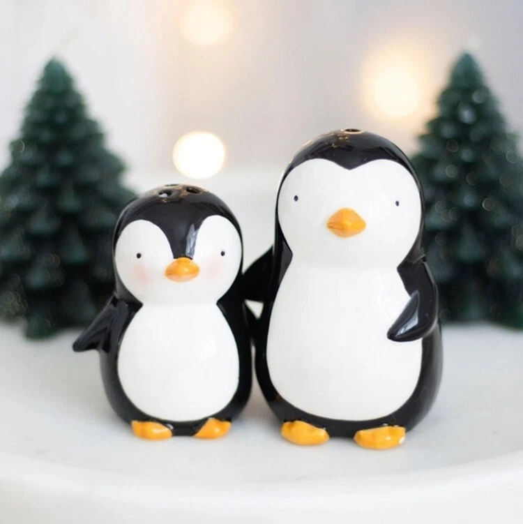 Hugging Penguin Salt and Pepper Shakers - Thumbnail 2