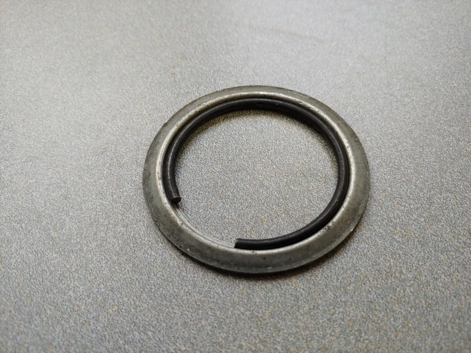 ANILLO ESPACIADOR COLUMNA DIRECCIÓN ORIGINAL PORSCHE 911 912 USADO BONITO CON CLIP NLA Foto 3 de 3