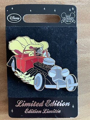 Cruella DeVille in a car Disney Store Limited Edition 800 Pin