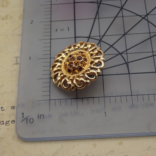 Swarovski Swan Stamp Shades Of Gold Crystal Flower Clip Earrings - Picture 6 of 6