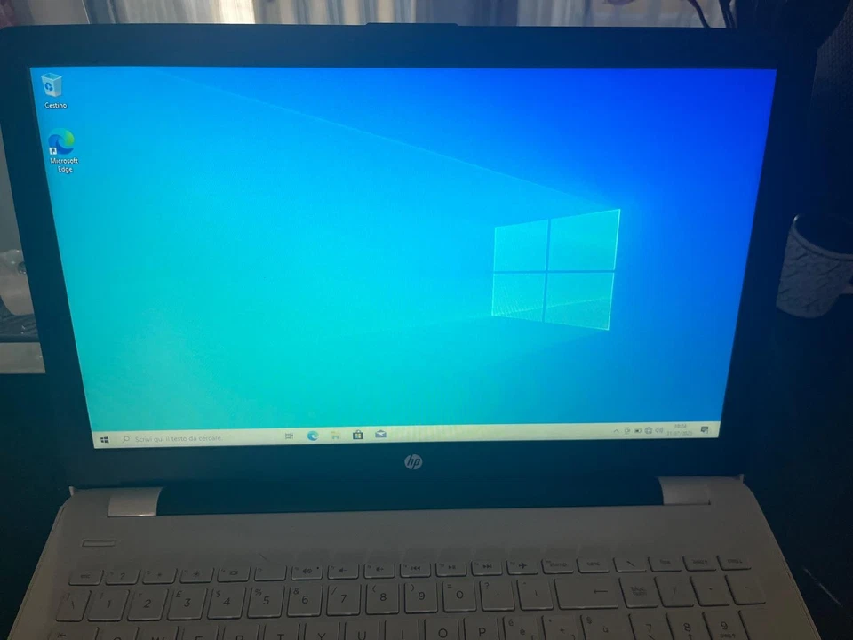 Notebook HP bianco - Immagine 2 di 4