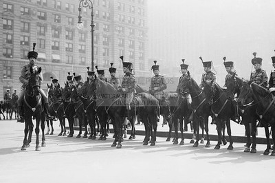 MOUNTED ESCORTS AT GOVERNOR CLINTON FUNERAL PARADE NEW YORK 1 4X6 POSTCARD PHOTO