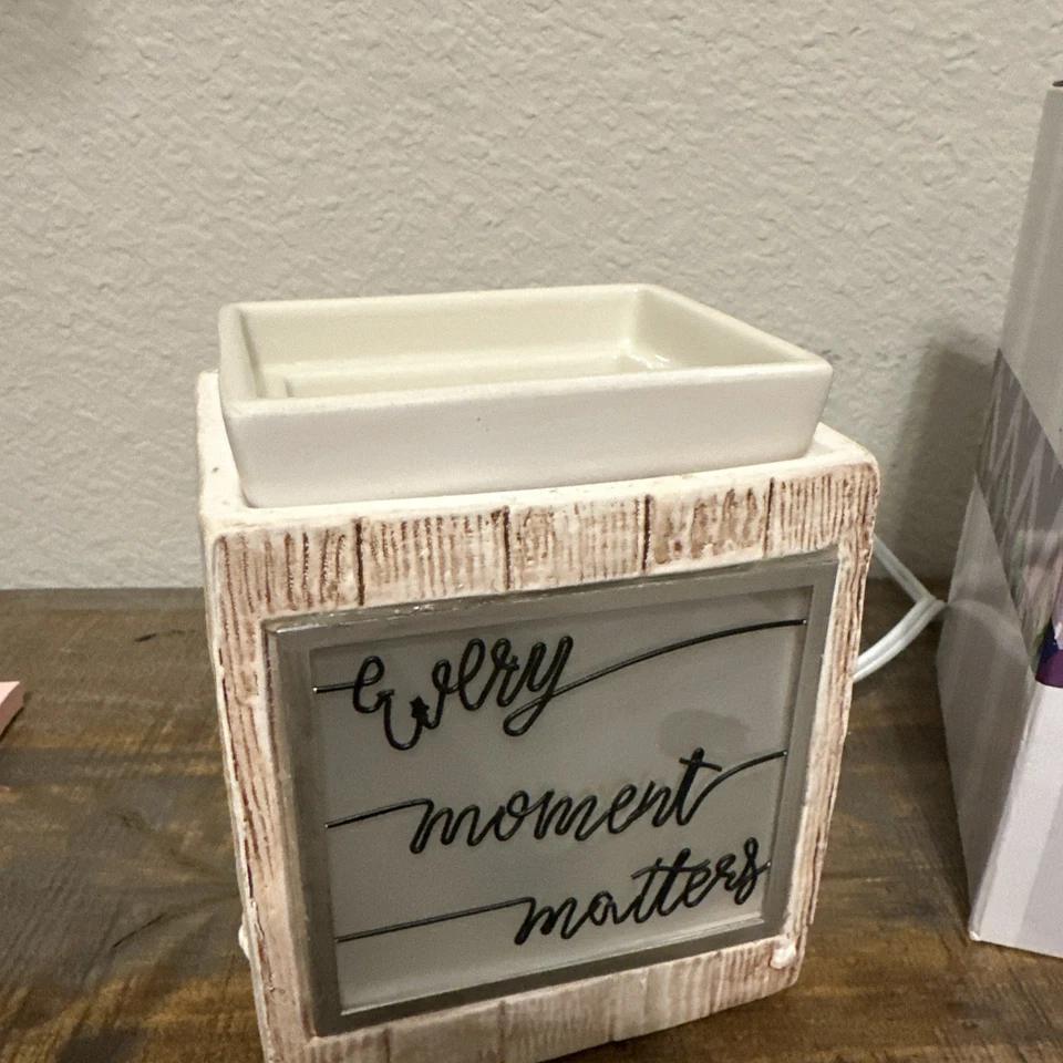 SCENTSY ~ Cada momento importa ~ Calentador de cera tamaño completo ~ Granja Foto 4 de 4