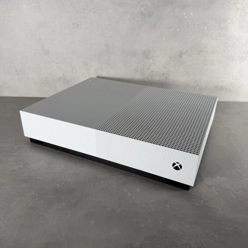 Microsoft Xbox One S All-Digital Edition, foto 2 di 5