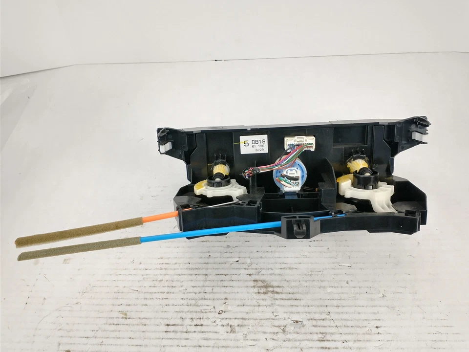 Unidad de control de temperatura HVAC Toyota Yaris iA 17 18 OEM Foto 2 de 4