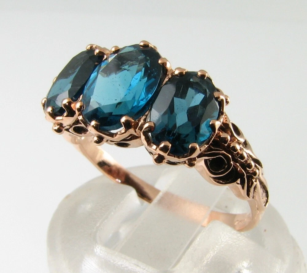 9K 9CT Oro Rosa London Topacio Azul 3 Piedra Trilogía 3.60ct Art Déco Ins Anillo