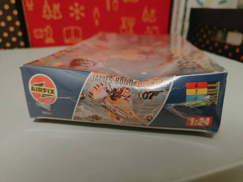 AIRFIX PLASTIC KIT 007 AUTOGYRO 1:24 JAMES BOND "SI VIVE SOLO DUE VOLTE" - Immagine 4 di 4